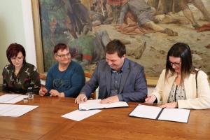 JAVNO SAVJETOVANJE: NACRT ODLUKE O DODJELI UČENIČKIH I STUDENTSKIH STIPENDIJA TE FINANCIJSKIH POTPORA STUDENTIMA GRADA ĐAKOVA